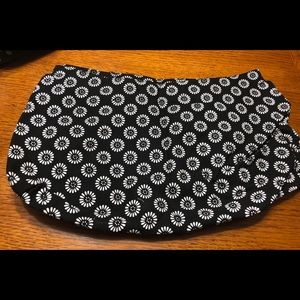 EUC Thirty-One Daisy Medallion Purse Skirt
